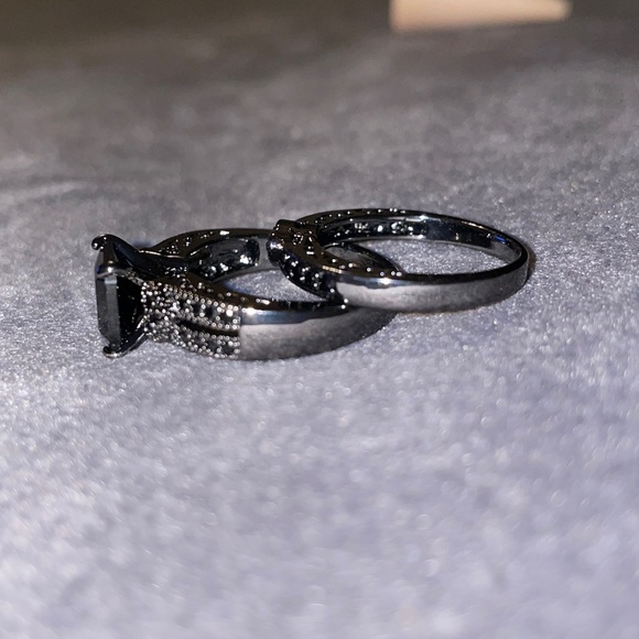 Black Cubic Zirconia Sz 10 Beautiful 2 pc Heart Ring! - Picture 13 of 14